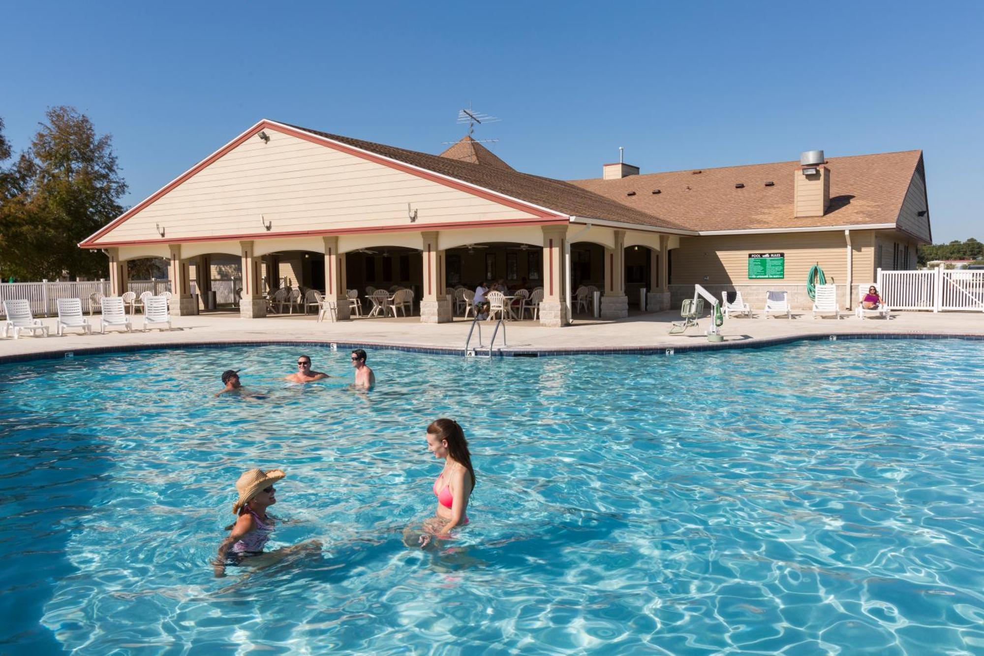 Red Shoes Rv Park And Chalets Kinder Exterior foto