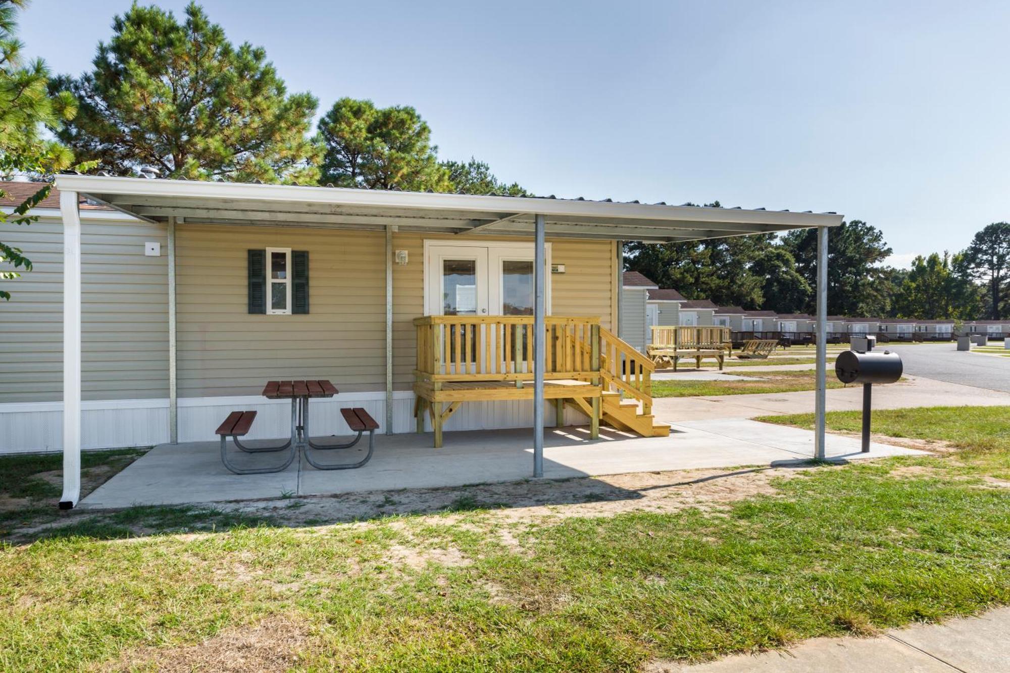 Red Shoes Rv Park And Chalets Kinder Exterior foto